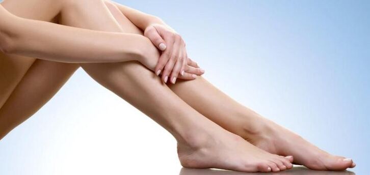 Piernas femeninas sanas