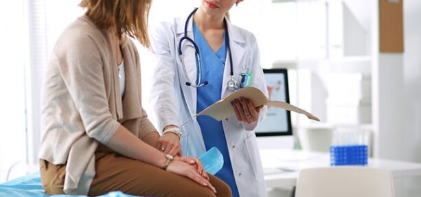 Consulta con un médico antes de la coagulación venosa con láser.
